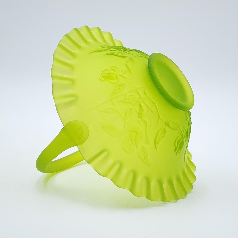 Vintage Westmoreland Lime Green Satin Glass Rose Trellis Basket Ruffled Rim - Picture 9 of 16